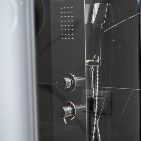 Ameli Home Luxury Apartment Taranto Exterior photo
